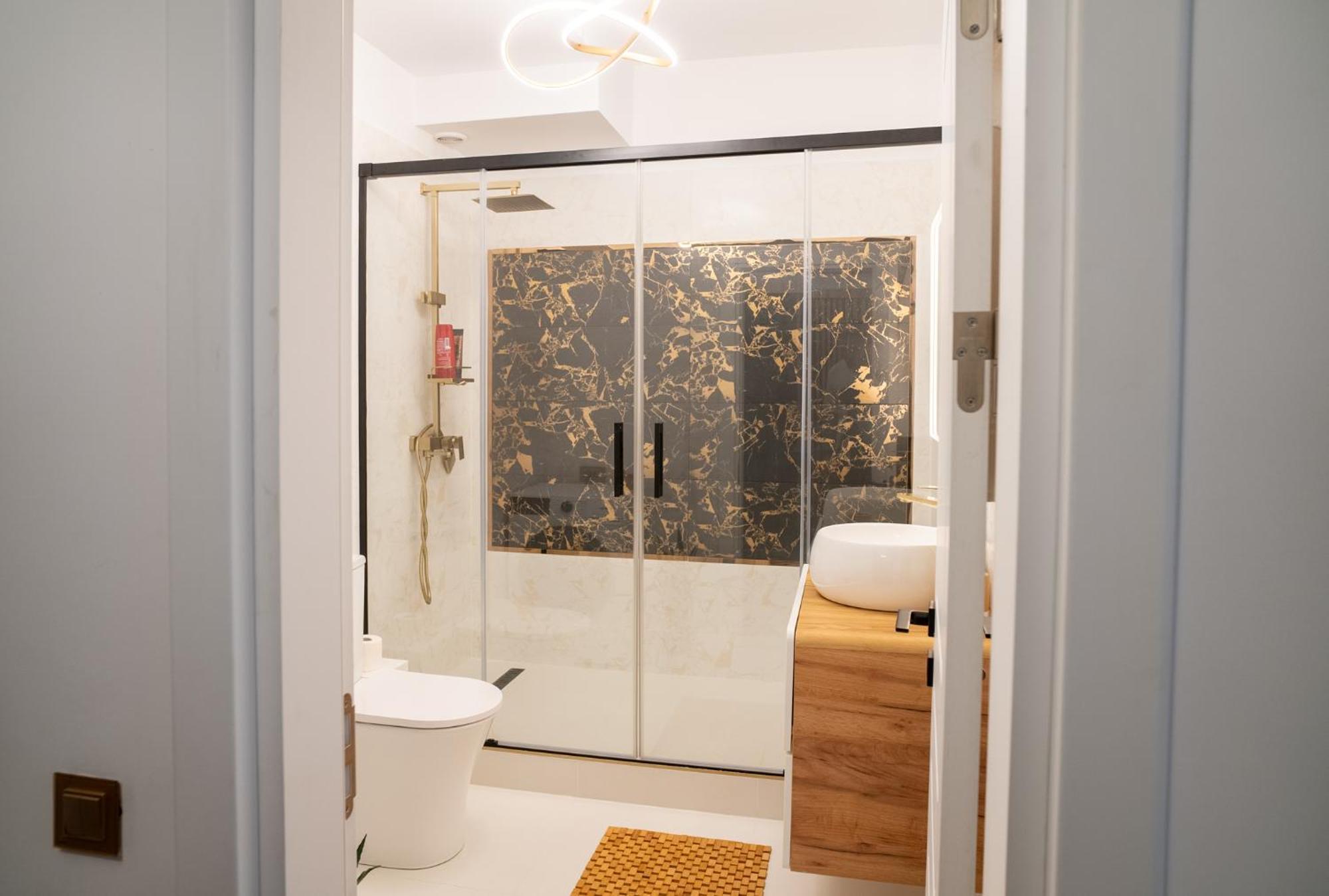 1 Ultra Apartment *