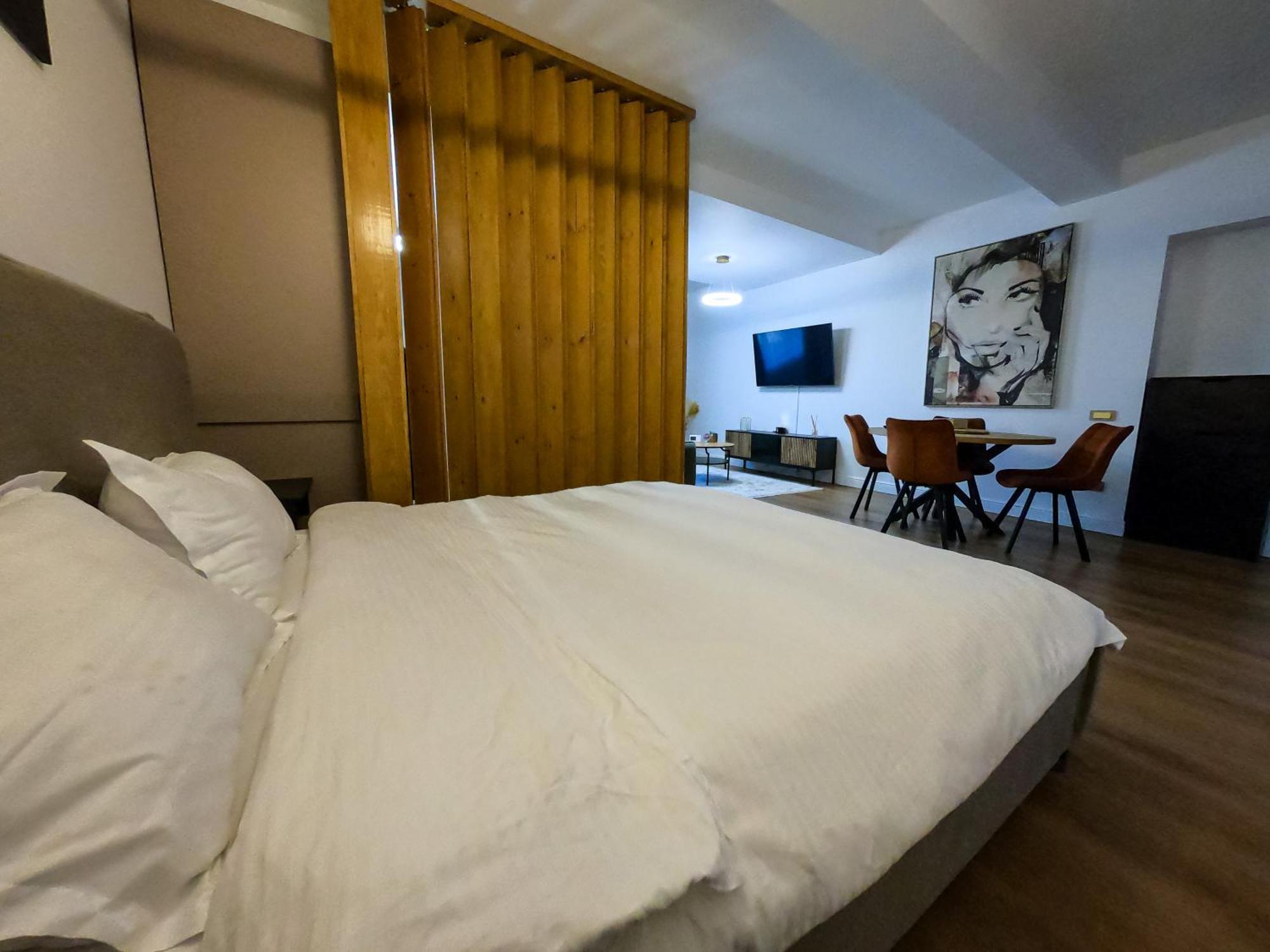 1 Ultra Apartment